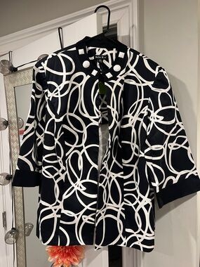 Dana Kay Black & White Abstract Circle Print Jacket